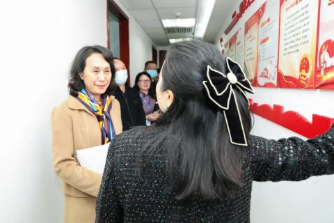 罗湖区人大常委副主任谭会茹一行莅临88彩调研