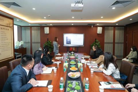 罗湖区人大常委副主任谭会茹一行莅临88彩调研
