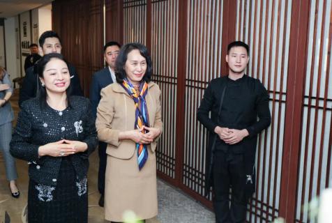 罗湖区人大常委副主任谭会茹一行莅临88彩调研