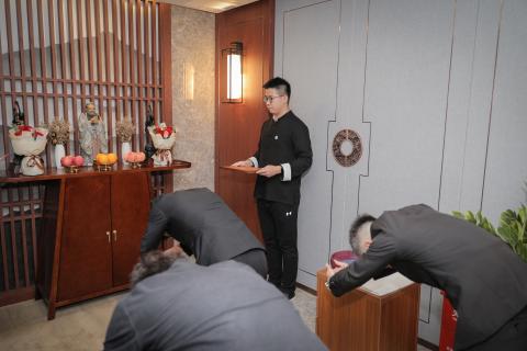 罗湖区委统战部副部长、工商联党组书记叶志伟一行到88彩调研