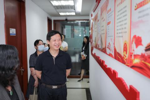 罗湖区委统战部副部长、工商联党组书记叶志伟一行到88彩调研