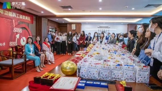 “ 感恩有你 · 一路相伴 ”88彩10年功勋员工颁奖典礼圆满举办